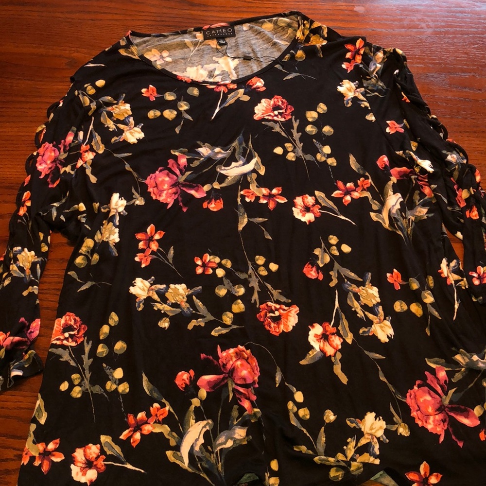 Crisscross cut out sleeve Shirt